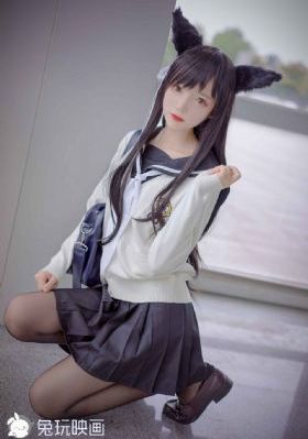 厨房娇妻被朋友胯下挺进视频
