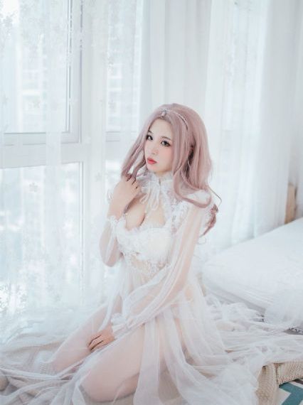 女人脱了内裤趴开腿让男躁动态图