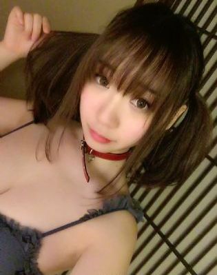 穿条纹睡衣的男孩